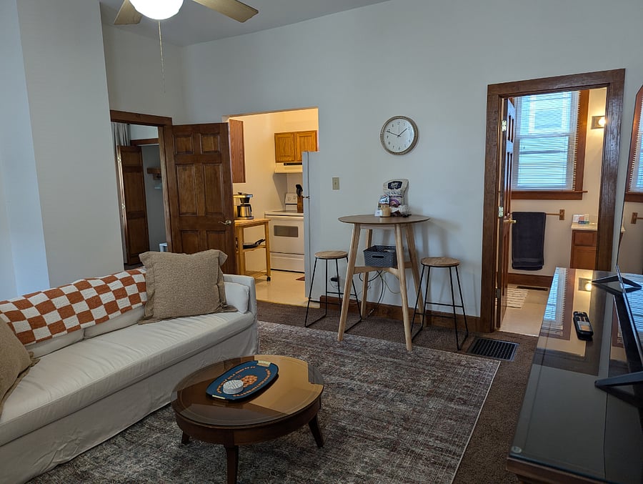 Furnished Finder property 449186_2 photo 1