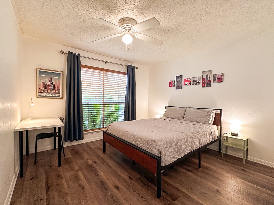 2nd bedroom