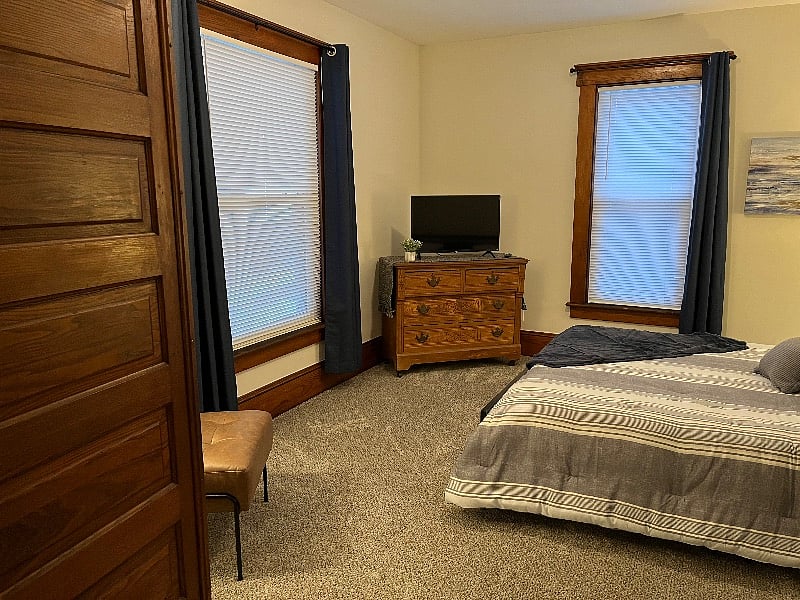 Front bedroom - TV #2
