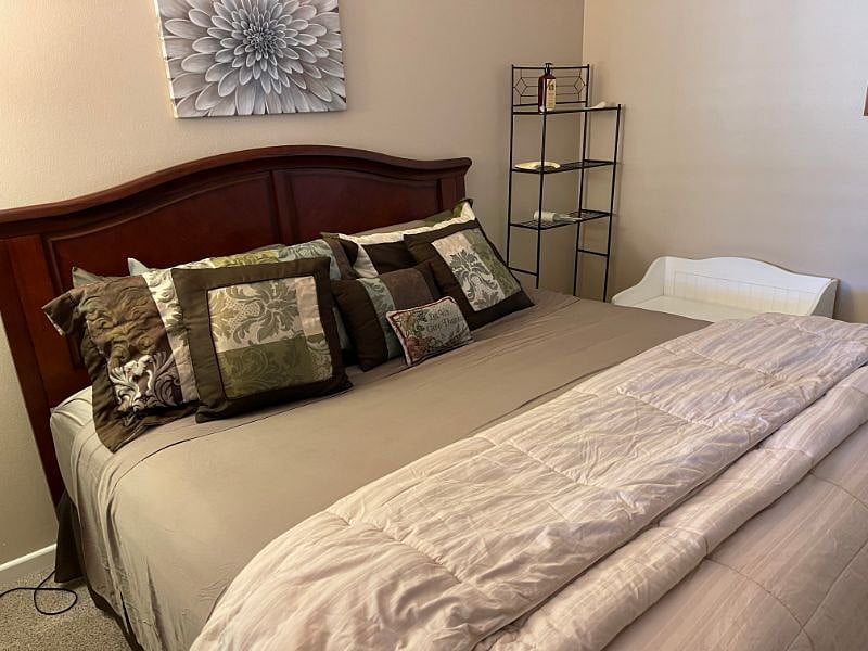 Bedroom with king size bed
