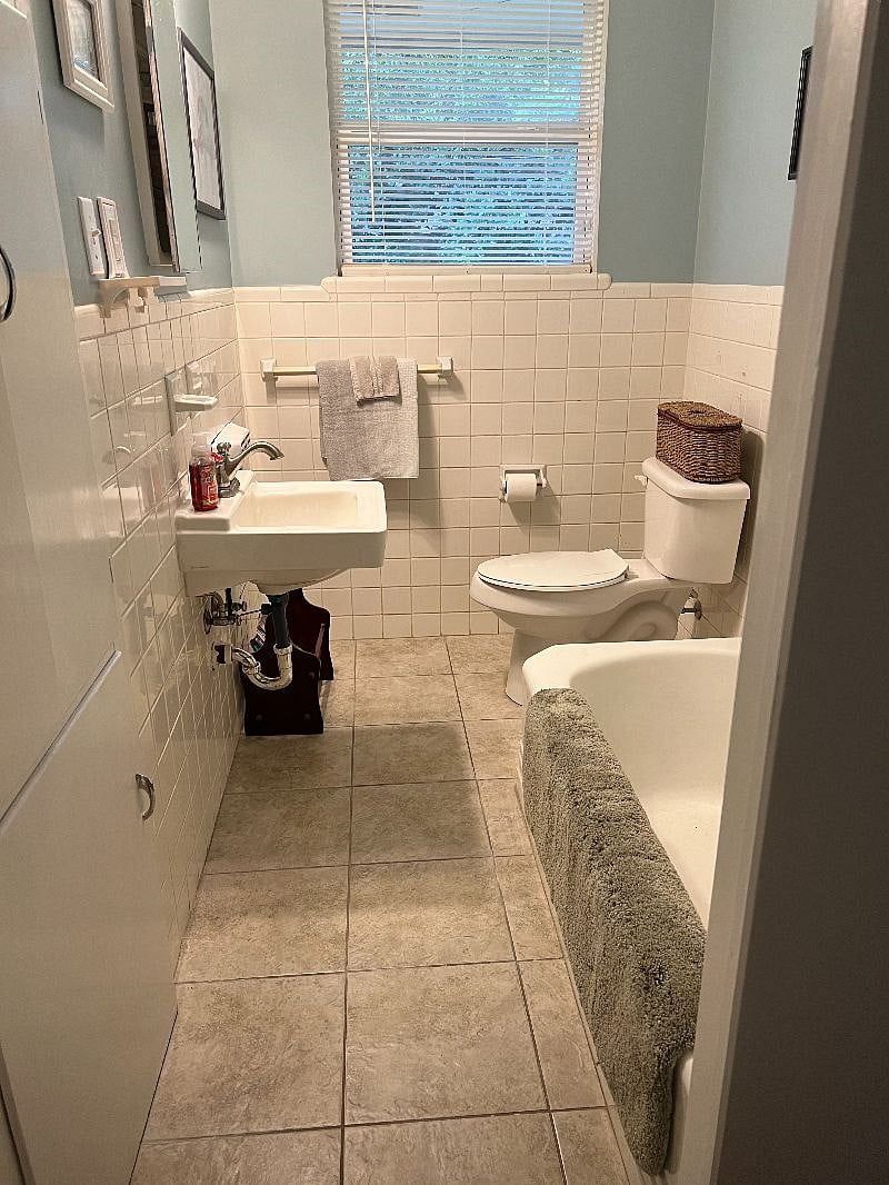 Hall/Second Bath
