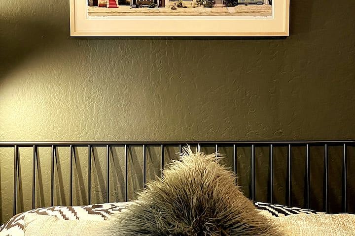 New-bought spindle bed + 12-inch thick memory foam mattress. The easy-to-clean metal bed features 4 hotel sleeping pillows (2 memory foam + 2 soft cooling gel type), designer cushions, an all-seasons duvet and 800 thread-count Egyptian cotton sheets.