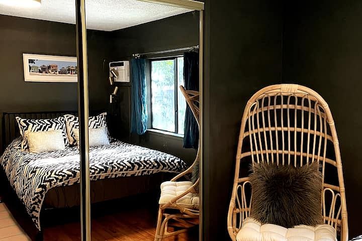 Corner reading nook and chill-out area next to a built-in mirrored closet. Closet interior contains hanging rails and lots of shelving. For long stays, the storage is customisable to suit your specific needs.