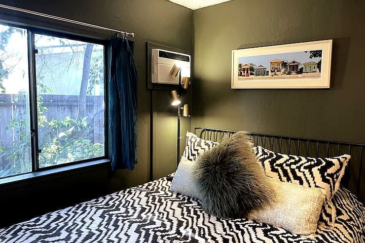 From time to time, we rotate the duvet cover and decorative cushions to freshen up aesthetics and highlight different brands. Bedding quality always remains premium.