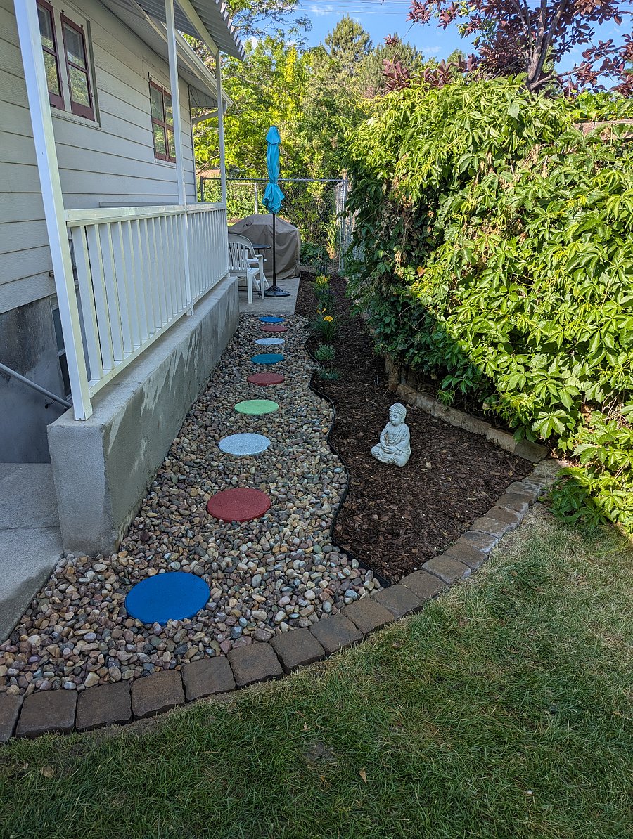 Newly landscaped side patio for private use of renter