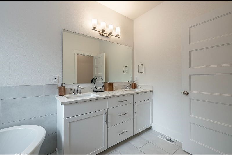 Furnished Finder property 450025_1 photo 25