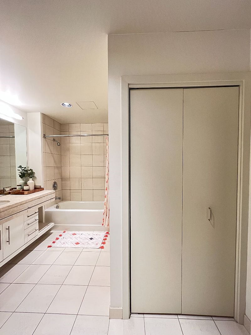 Main Bathroom & Storage