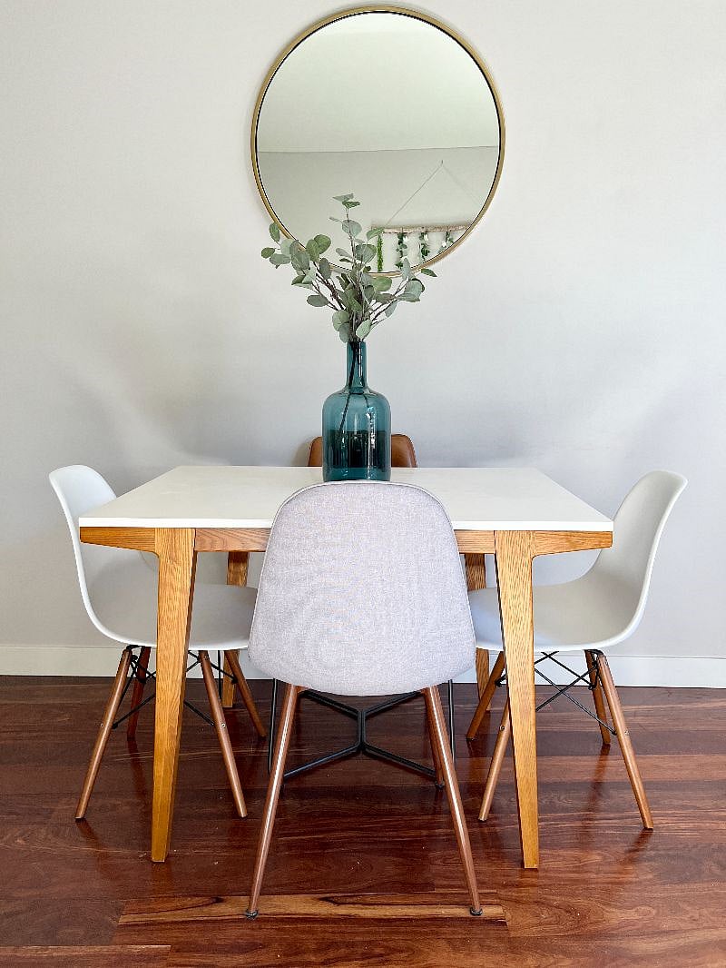 Dining Area. Table can seat 4, or expand to 6 seater.
