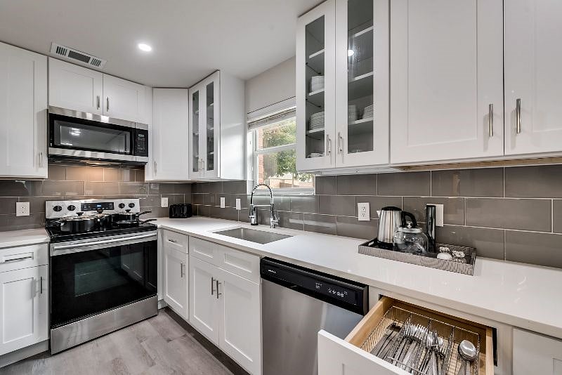 Furnished Finder property 450101_1 photo 8