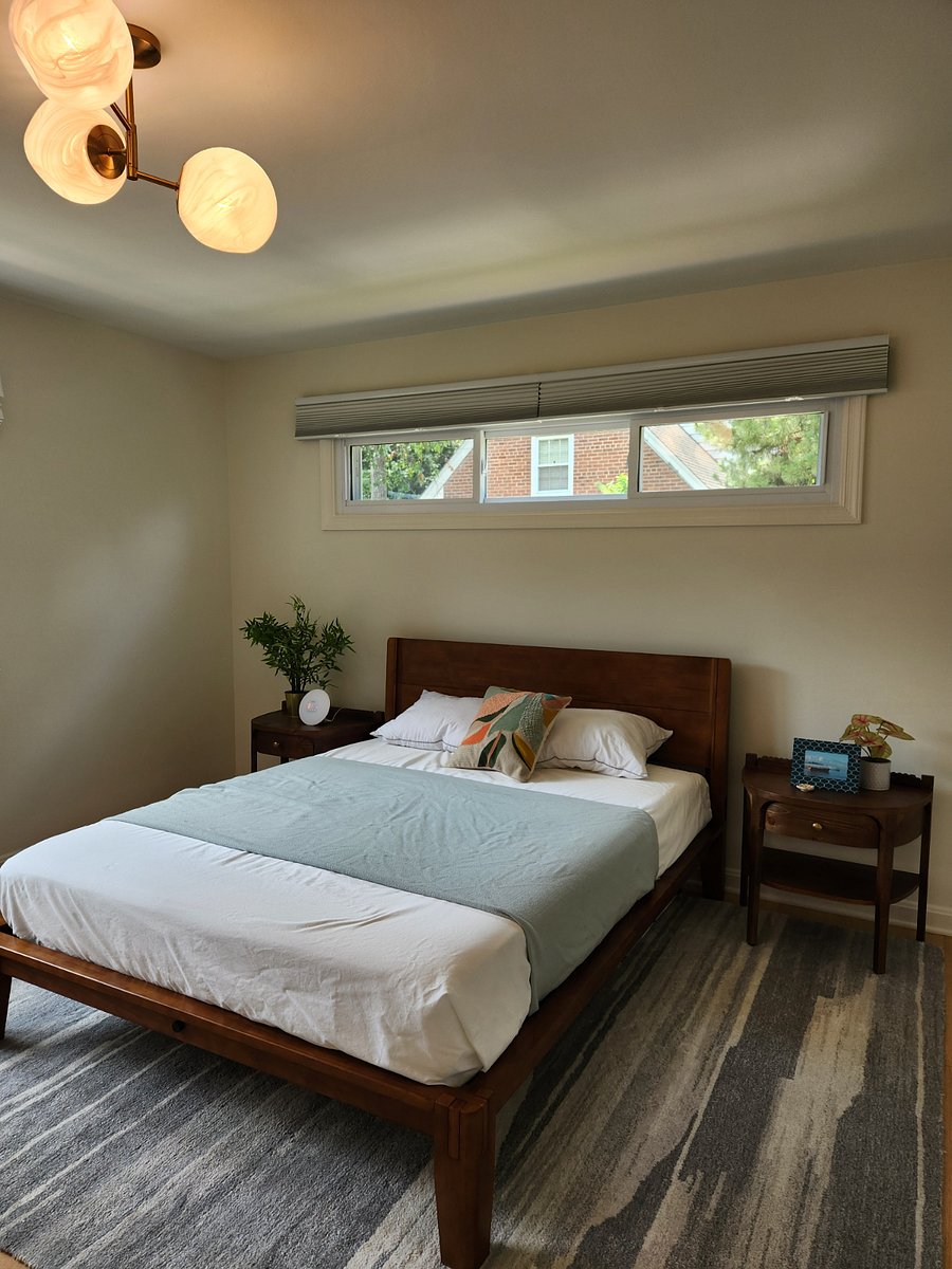 En-suite bedroom. Queen bed