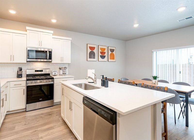 Furnished Finder property 450164_1 photo 9
