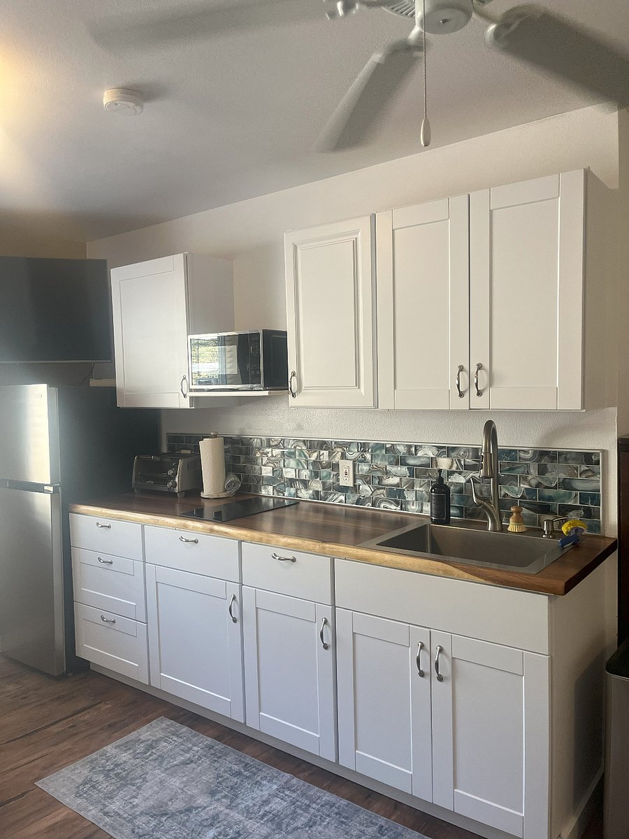 This unit rents for $2000,00 a month Gap Too Studio Kitchen No Oven just a toaster Oven and a two-burner stove
