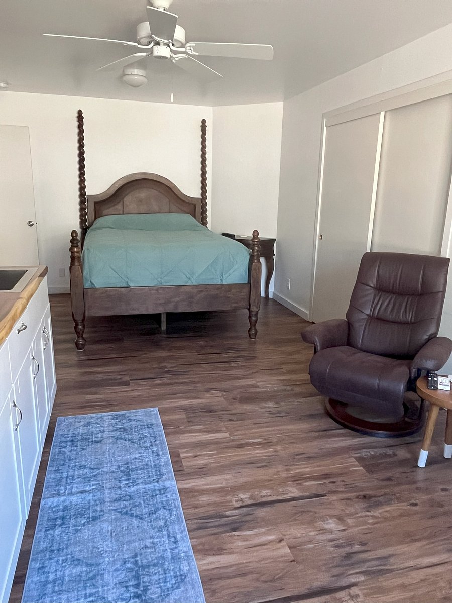 Gap Too Studio Bedroom/Kitchen
