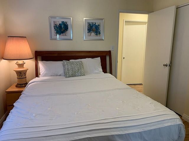 Bedroom #2/Queen-size bed