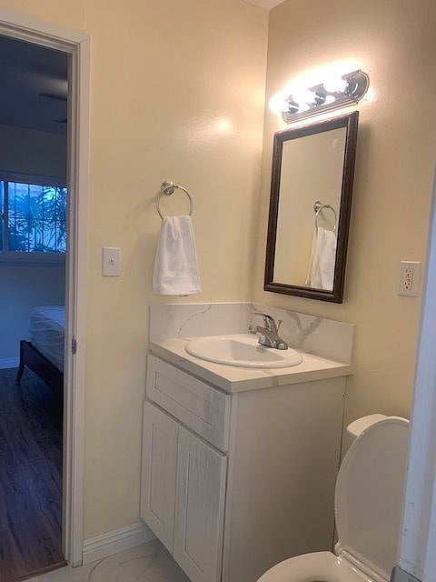 J&J half bathroom connected bedrooms 2 & 3