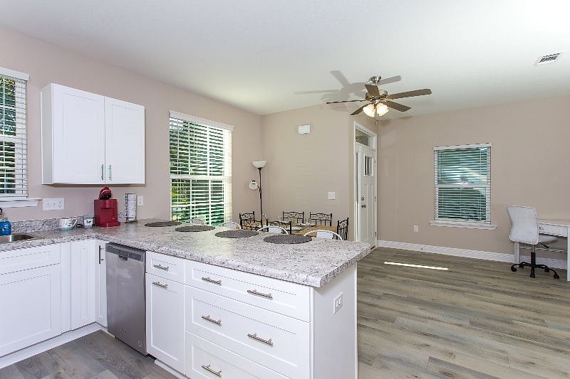 Furnished Finder property 450352_1 photo 43