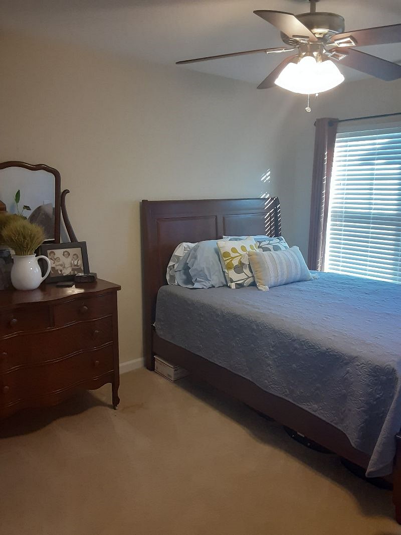 2nd bdrm with queen bed