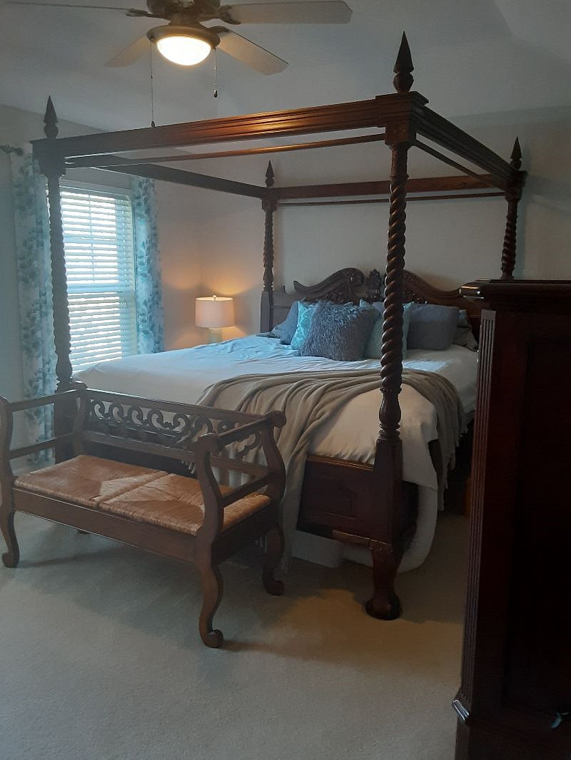 Master bdrm/king bed