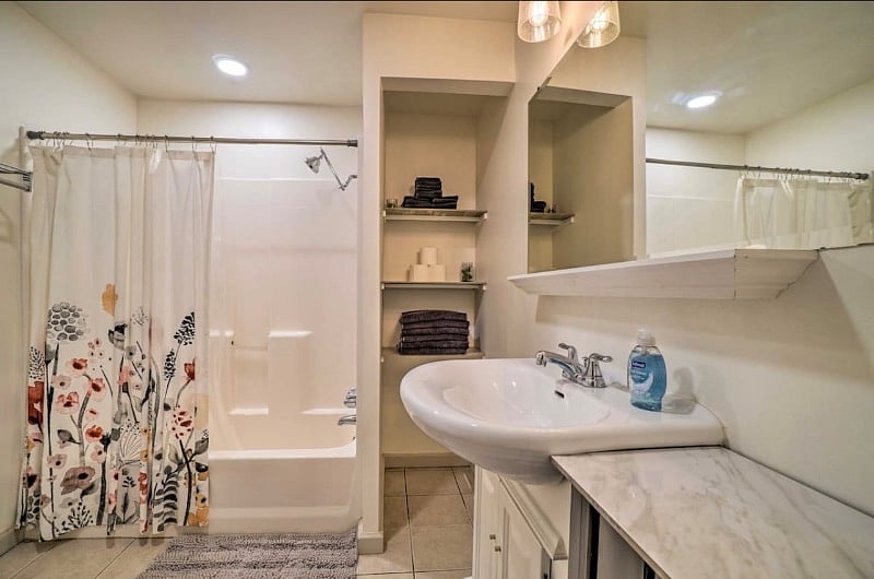 Full Bathroom | 2nd Floor
