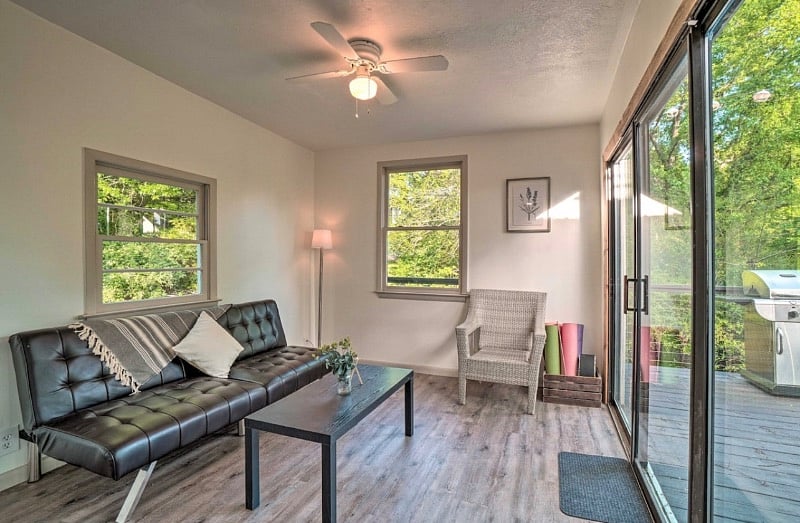 Sitting Room | 2nd Floor | Pull-Down Futon | Deck Access
