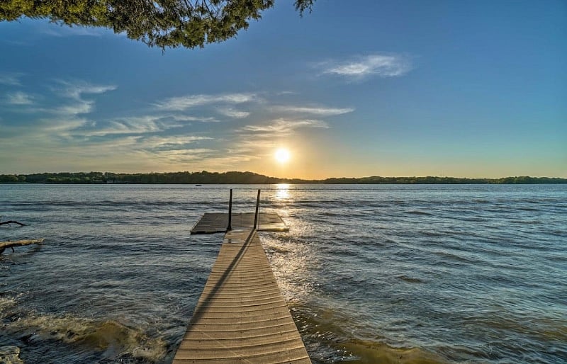 Public Dock Access | Two-Foot Cove (.03 Miles)