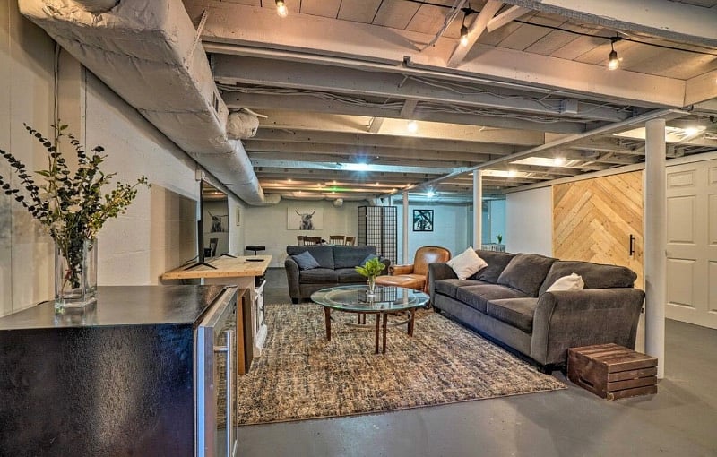1st Floor/Walk-Out Basement Living Room | Sleeper Sofa | Patio Access | Washer and Dryer