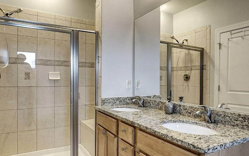Master suite bathroom