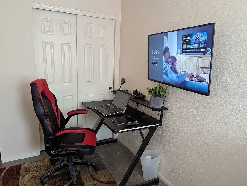 Guest room work area.