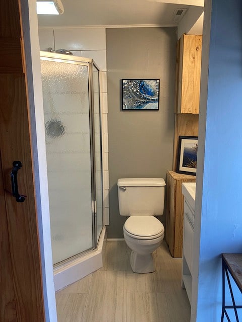 Bathroom, comes with towels, starter bathroom cleaner supplies, and starter TP.