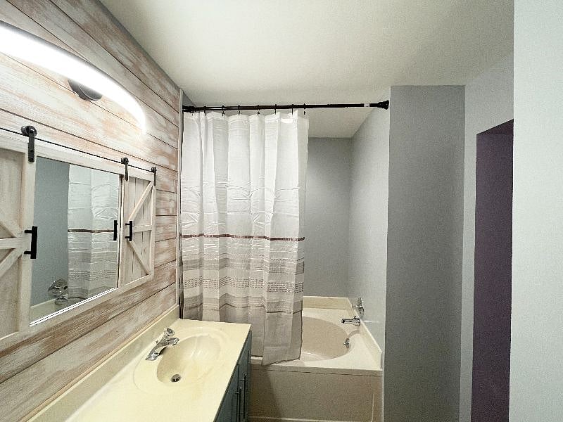2nd floor ensuite bathroom with soaking tub