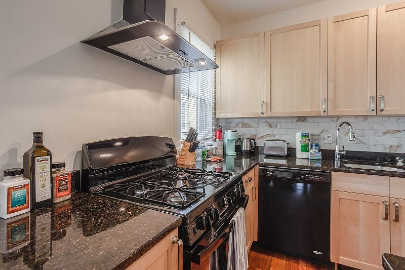 Furnished Finder property 450946_1 photo 3