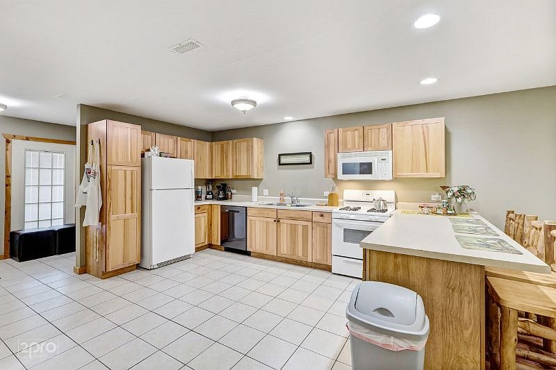 Furnished Finder property 451004_1 photo 2