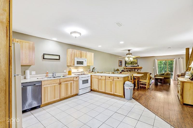 Furnished Finder property 451004_1 photo 3
