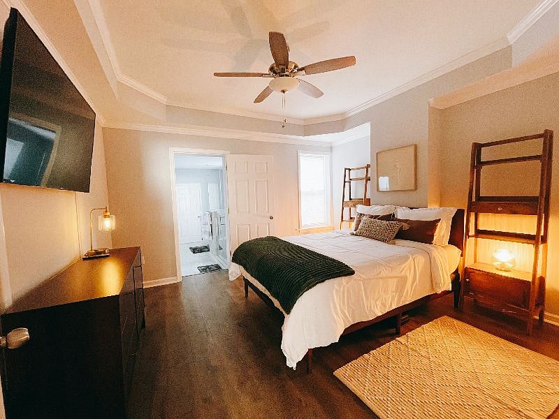 Master Bedroom. With 55 inch tv an ensuite bathroom. 