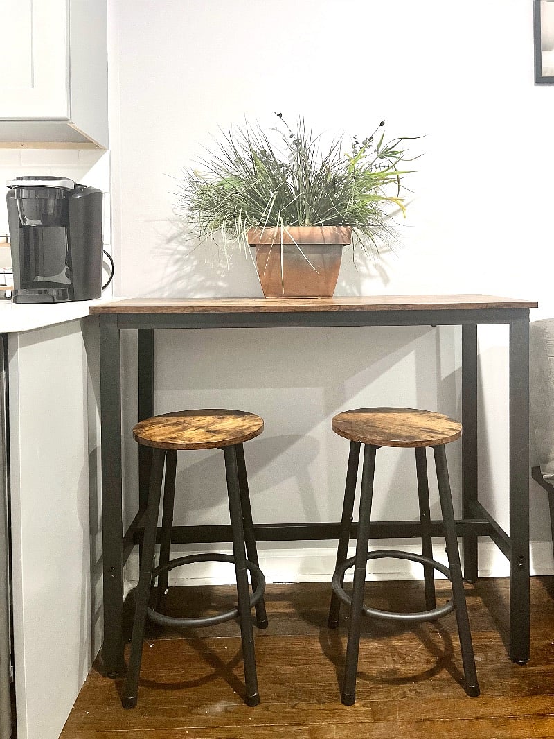 Dining table
