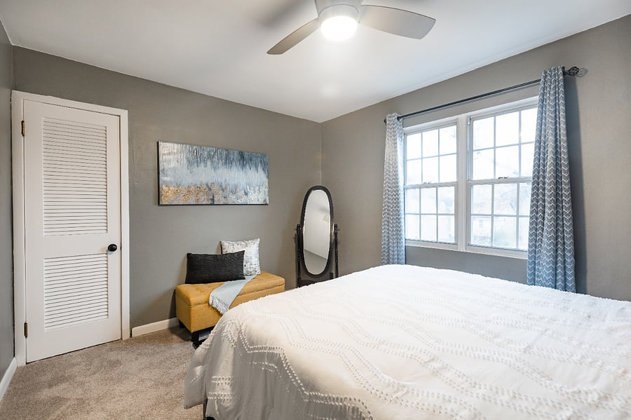 Second bedroom.