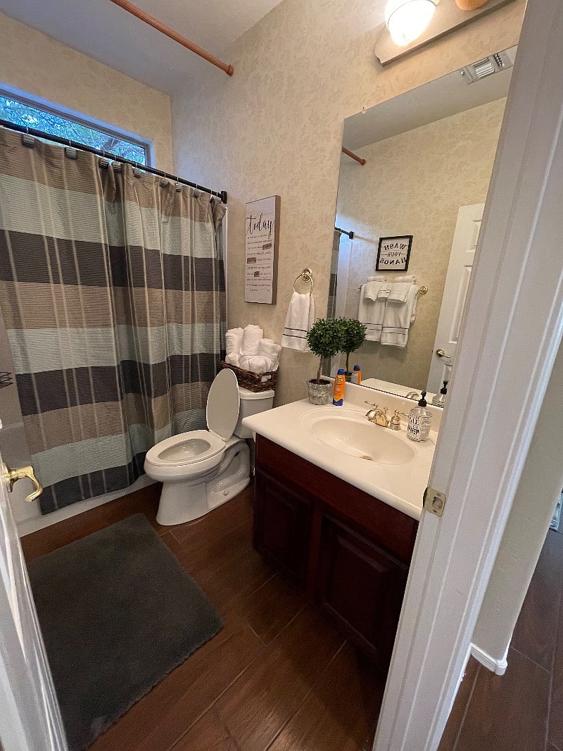 Main Floor - Full Bathroom