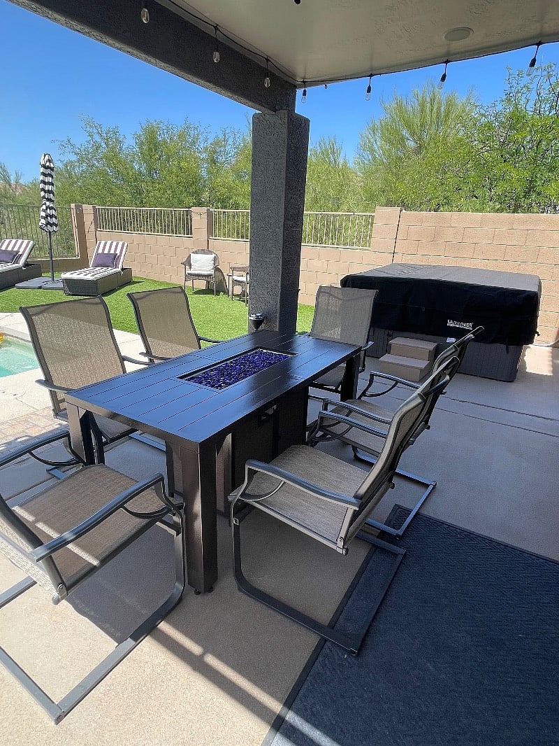 Outdoor dining / Fire Table / Hot Tub