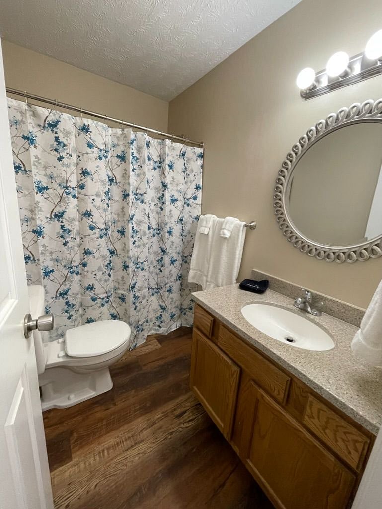 2nd floor hall bath