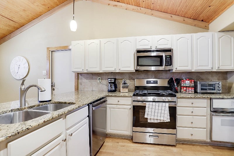 Full Kitchen | Make cooking meals for your stay a breeze with included pots, pans, crock-pot, knife set, toaster/convection oven, cooking sheets, and seasonings/spices.