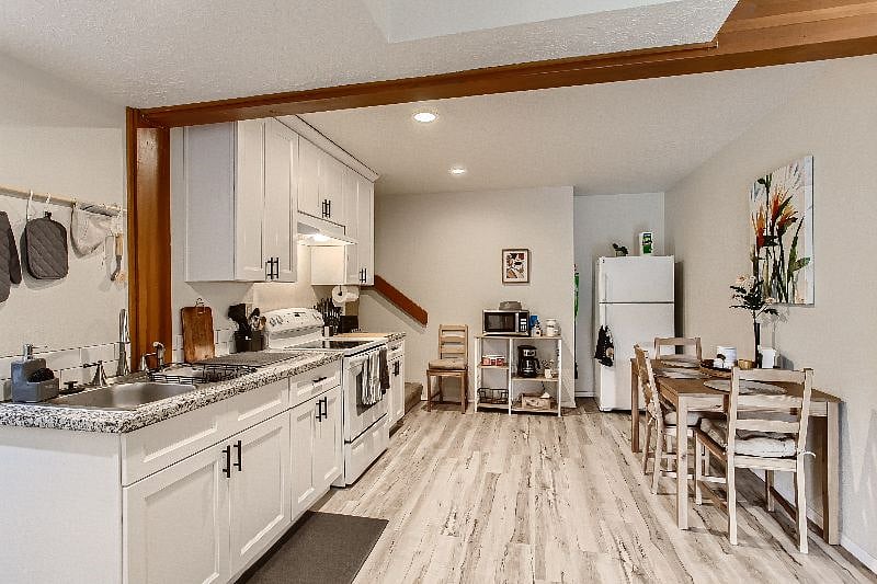 Furnished Finder property 451693_1 photo 3