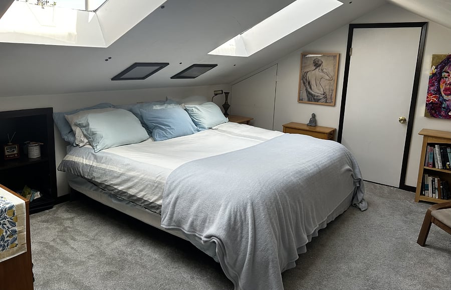 Upstairs king size bed