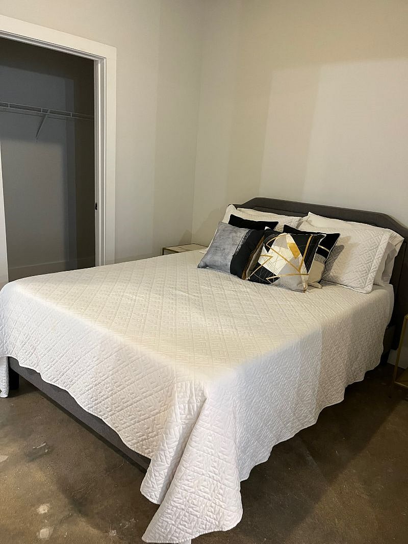 Studio Bedroom with Walk-in Closet