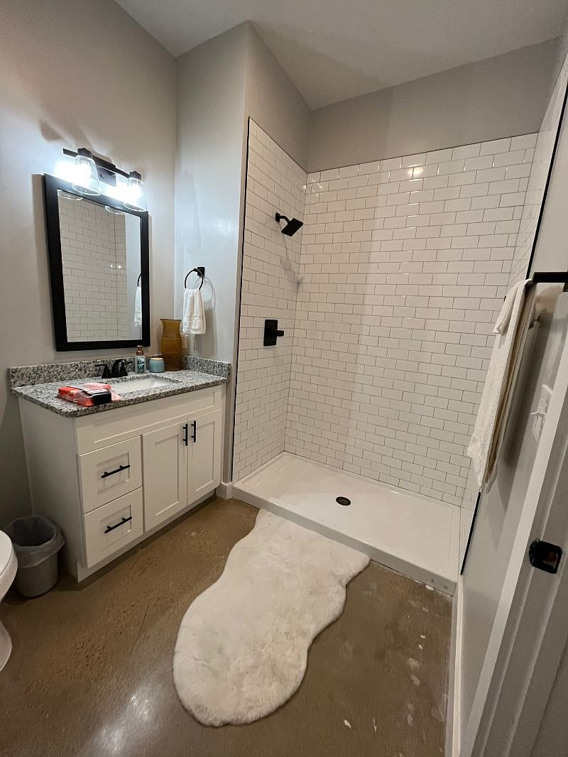 Full Bathroom
