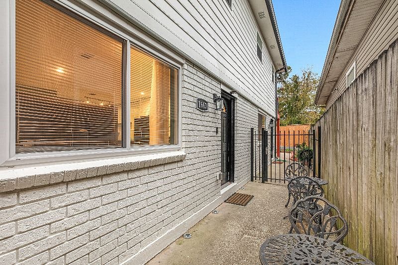 Side entrance to front door