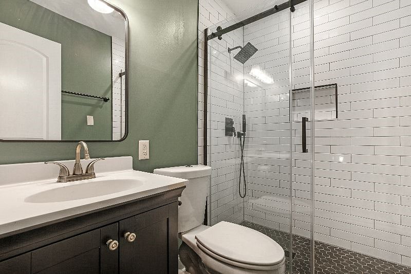 Full Bathroom Upstairs
