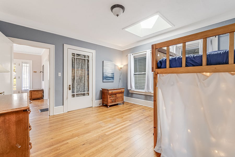 Kids' bedroom, off the living room