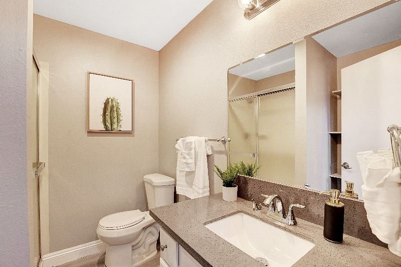 Casita full bathroom
