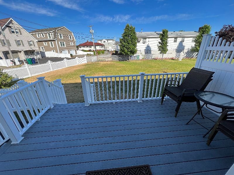 1st floor balcony / walkway