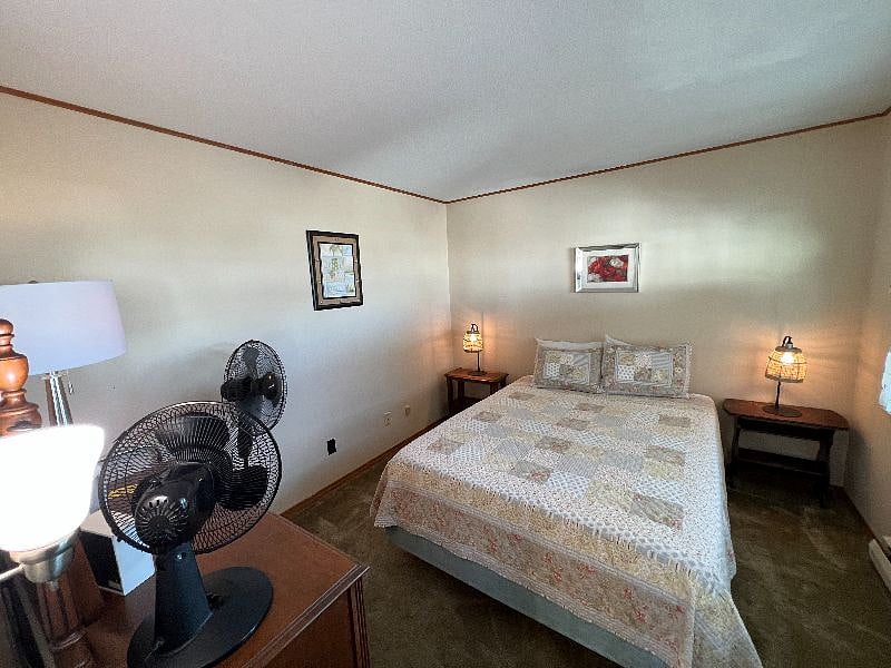 queen bed without a closet